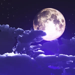 Papier Peint Lune Mystique et Nuages Violets Nocturnes