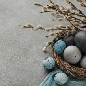 Papier peint œufs de Pâques avec branches de saule et nid tressé